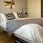 The Tilbury - Bright New 3B/R Townhouse In Bedford